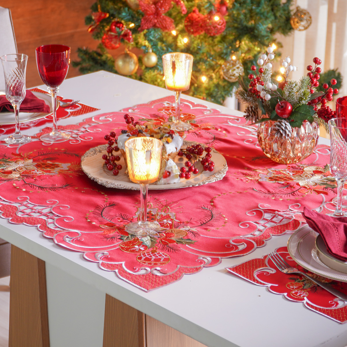 TOALHA DE CHÁ NATALINA BORDADA 85cm x 85cm - CANDELABRO (SC)