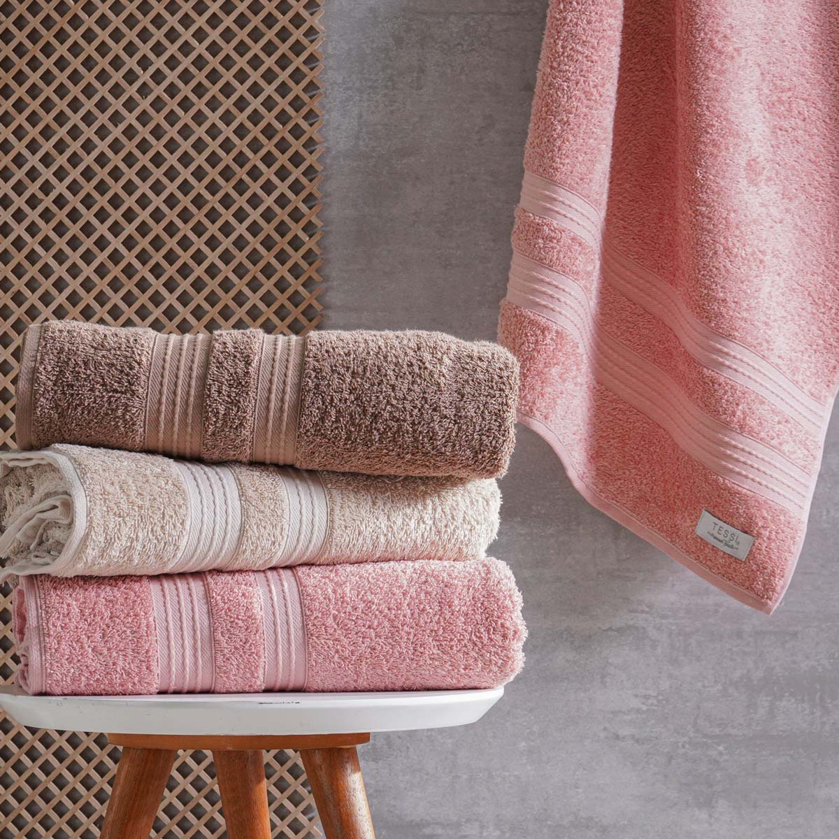TOALHA DE BANHO CLASSIQUE 70cm x 1,40m - ROSA BLUSH (SC)