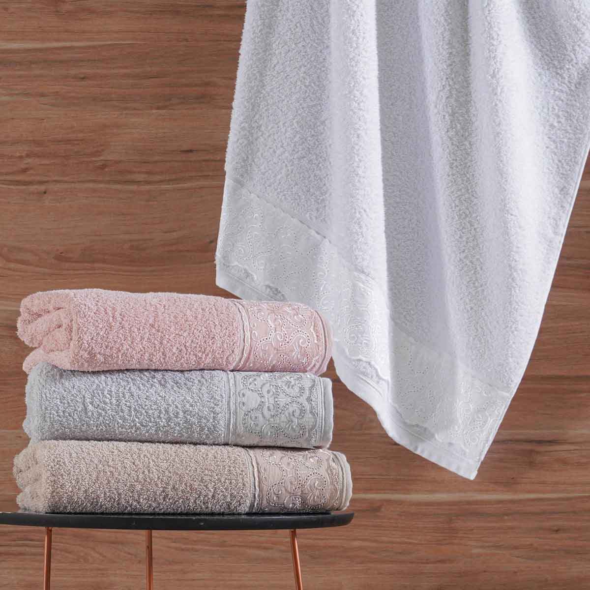 TOALHA DE BANHO BRODERIE 70cm x 1,35m - BRANCO (SC)