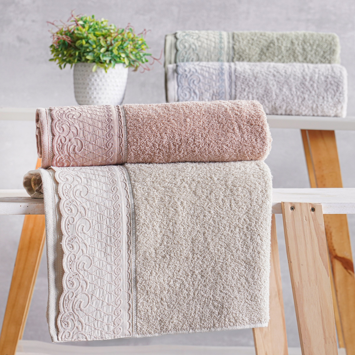 TOALHA DE BANHO BRODERIE 70cm x 1,35m - CAMURÇA (SC)