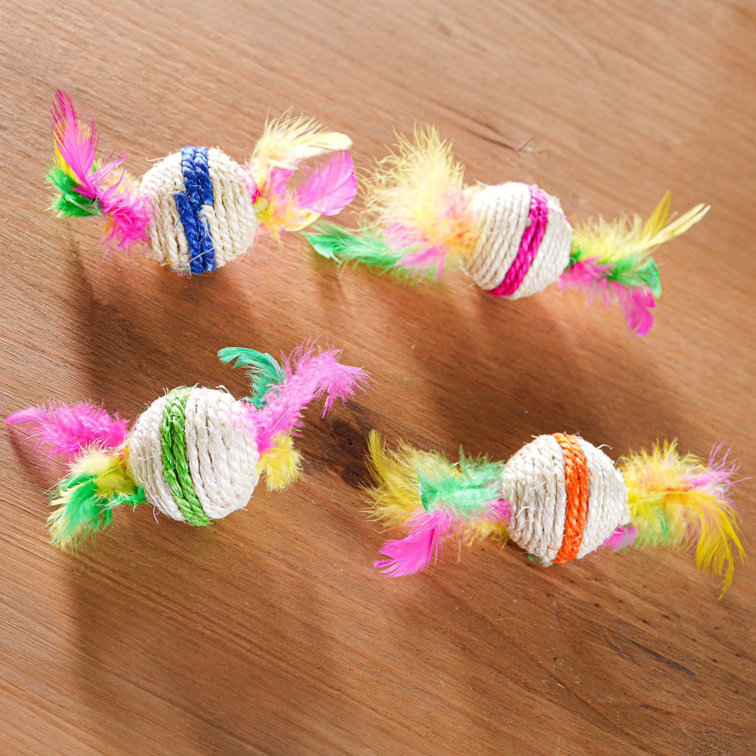 ACESSÓRIO PARA GATOS BOLINHA COM PLUMAS 5,5cm - SORTIDO (SC)