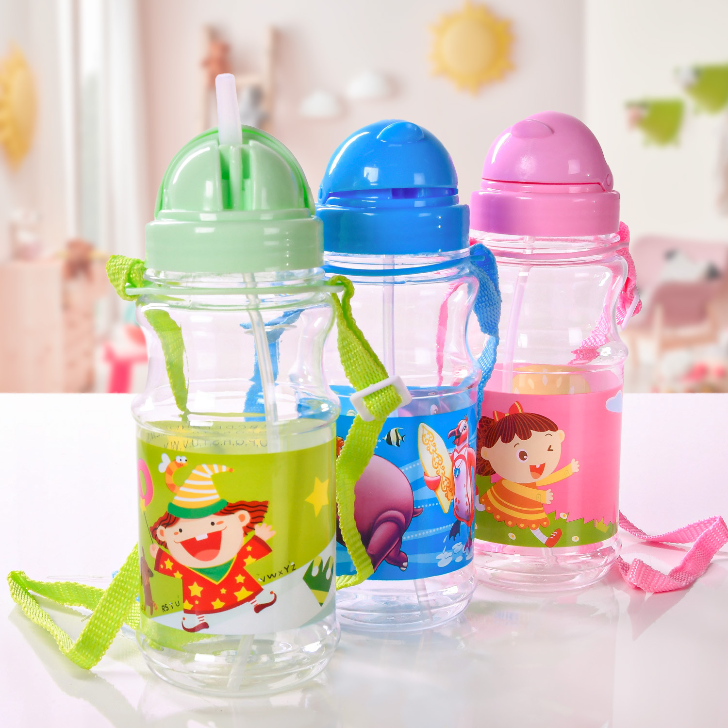 COPO COM PENDURADOR E TAMPA 600ml - SORTIDO (SC)
